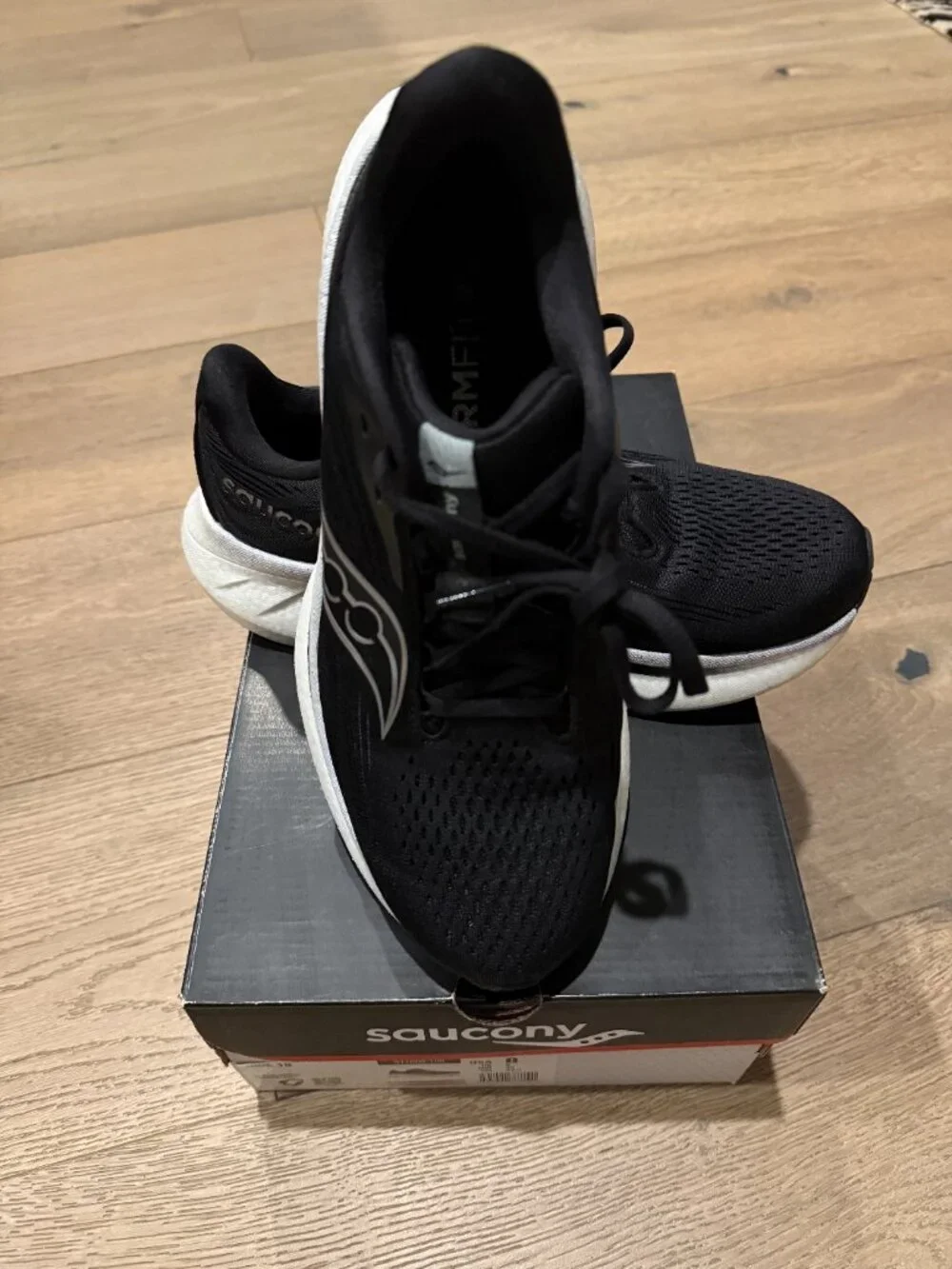 Women's Saucony Ride 18 size 8 - Black